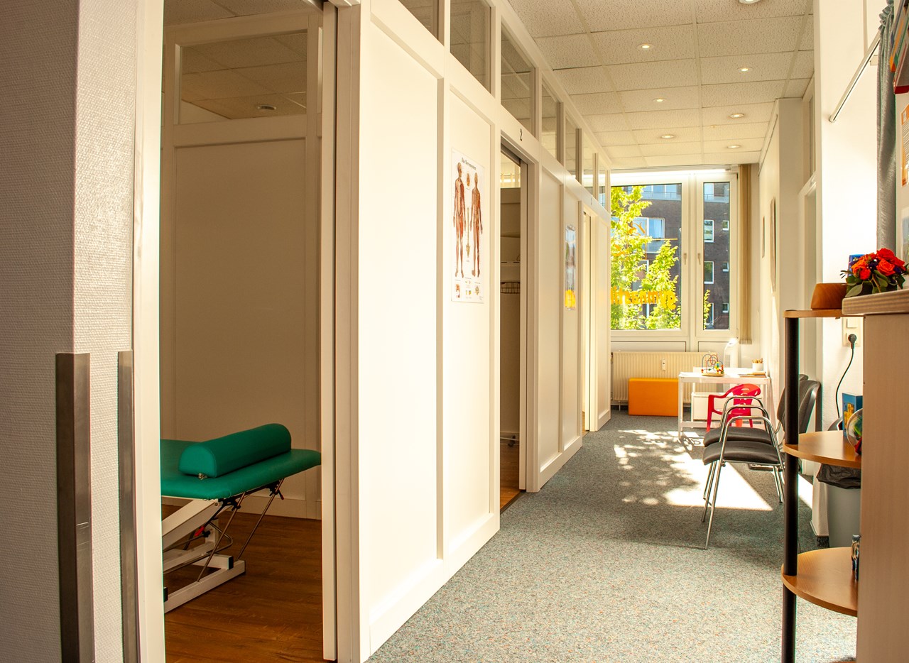 Physiotherapie Praxis Steve Laßow GbR Räumlichkeiten Flur zu den Behandlungsräumen