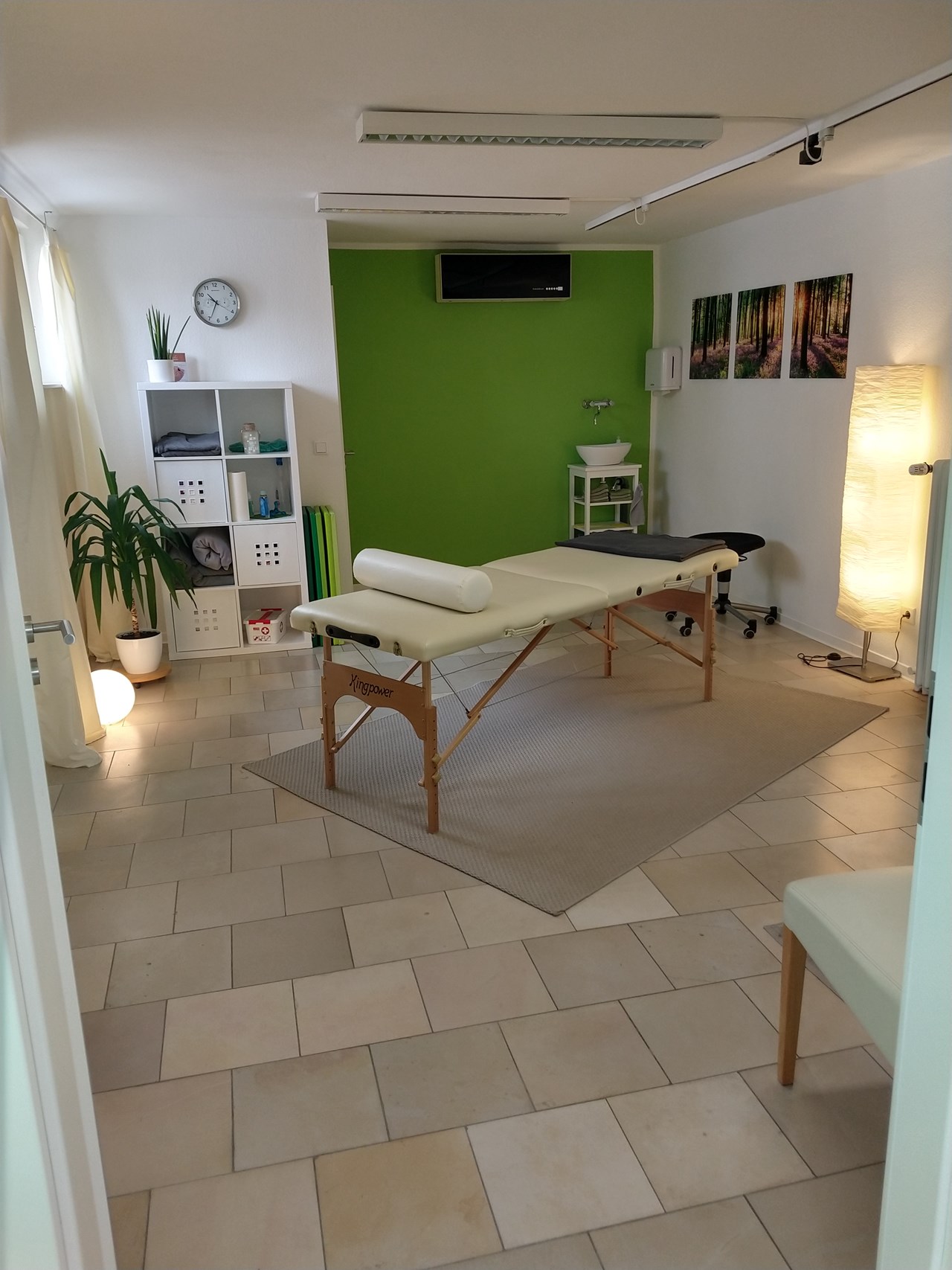 aequus sanus- ausgeglichen gesund  Heilpraktik & Physiotherapie Sara Mertz Räumlichkeiten Praxisraum