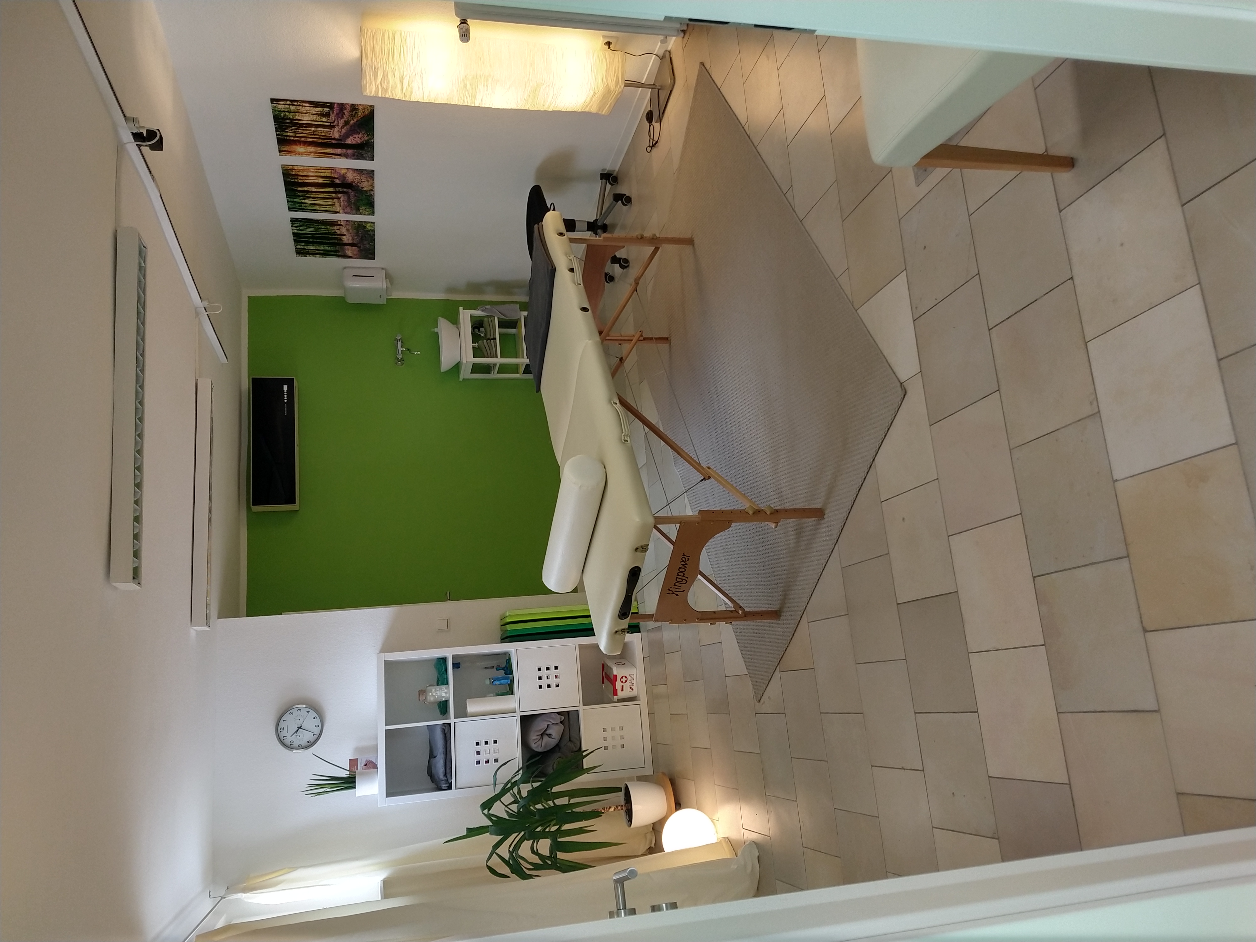 Physiotherapeut - Hessen - Mein Arbeitsplatz - aequus sanus- ausgeglichen gesund  Heilpraktik & Physiotherapie Sara Mertz