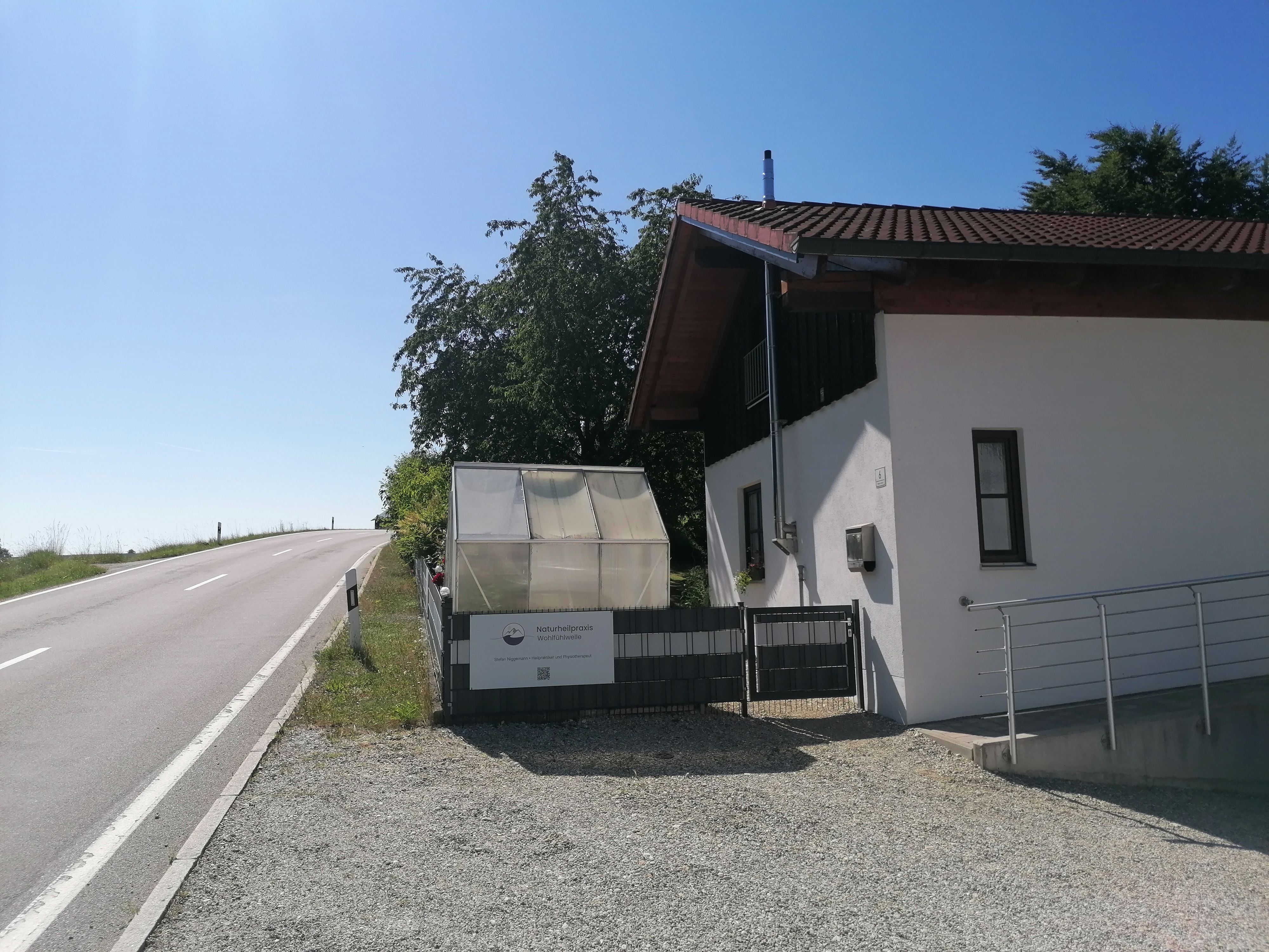 Physiotherapeut - Bayern - Praxisparkplatz - Ganzheitliche Physiotherapie - Manuelle Therapie - Kiefer-Osteopathie - Kinesiologie - Stefan Niggemann