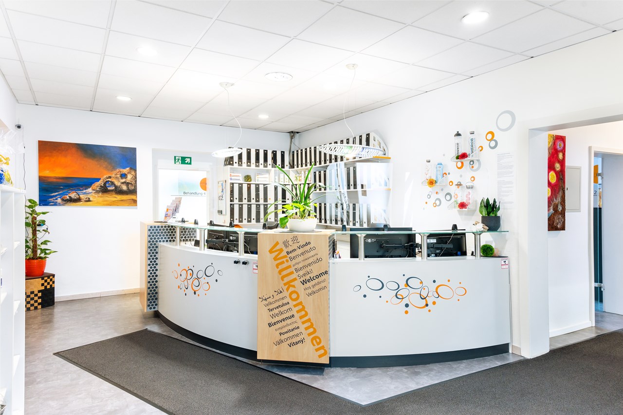 Vivid-Os Rundum Gesund - Praxis für Physiotherapie & Wellness Räumlichkeiten Unser erster Eindruck - Rezeption