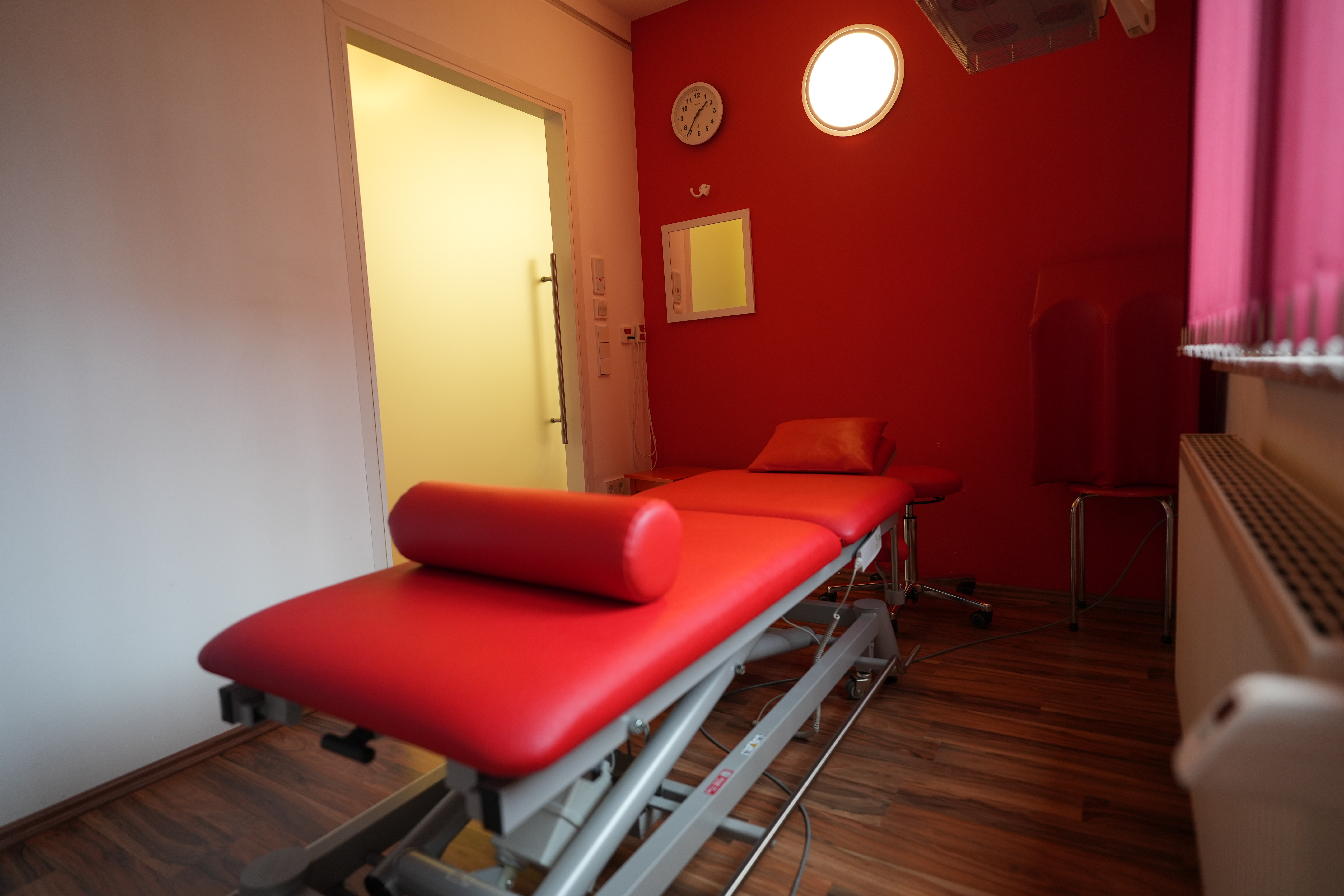Physiotherapeut - Rheinland-Pfalz - Behandlungsraum Rot - Physio Wosnitza
