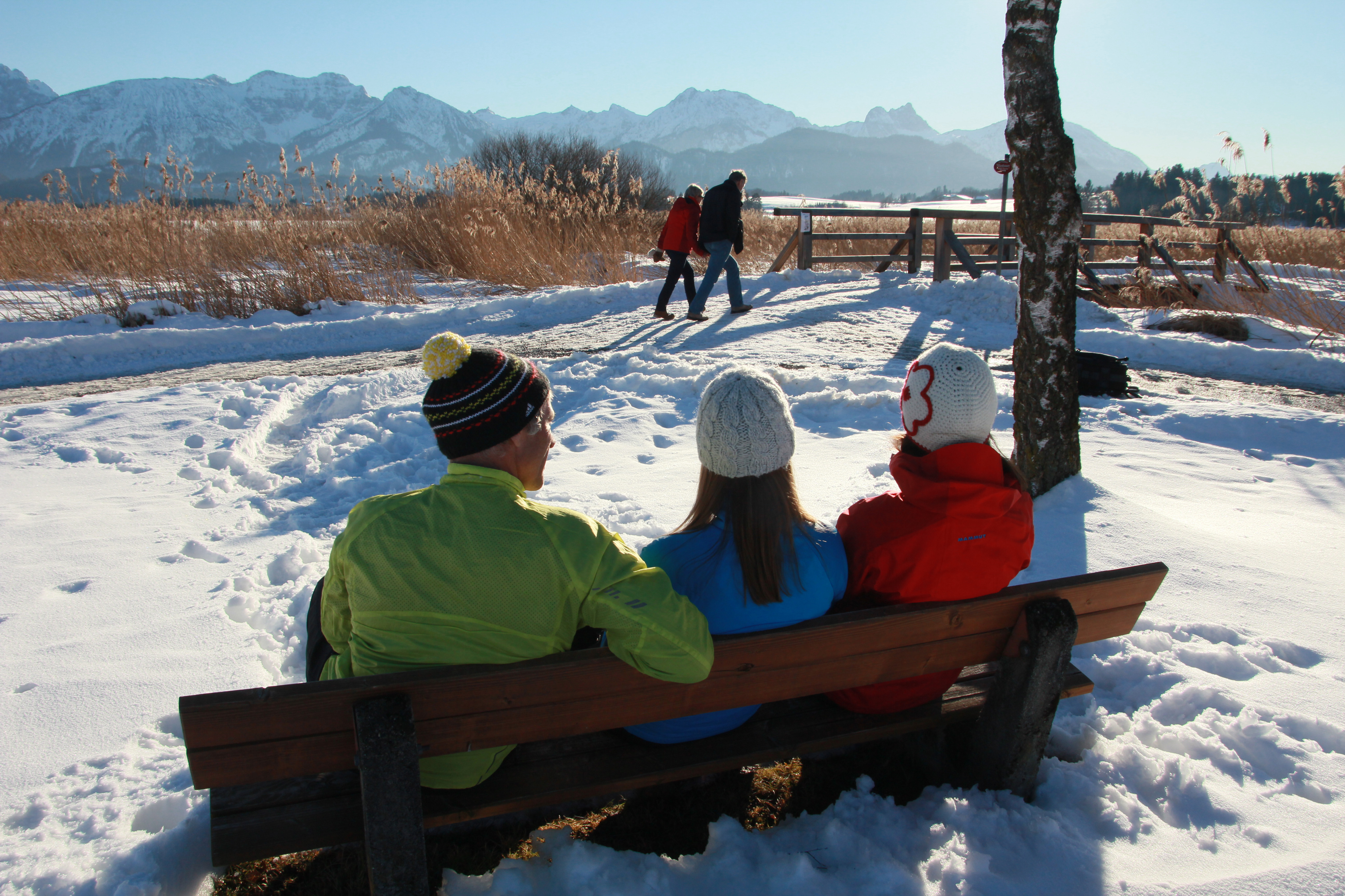 Physiotherapie: Winterwandern bei Füssen – Winterwanderung durch die verschneite Allgäuer Berglandschaft - Eggensberger Therapiezentrum